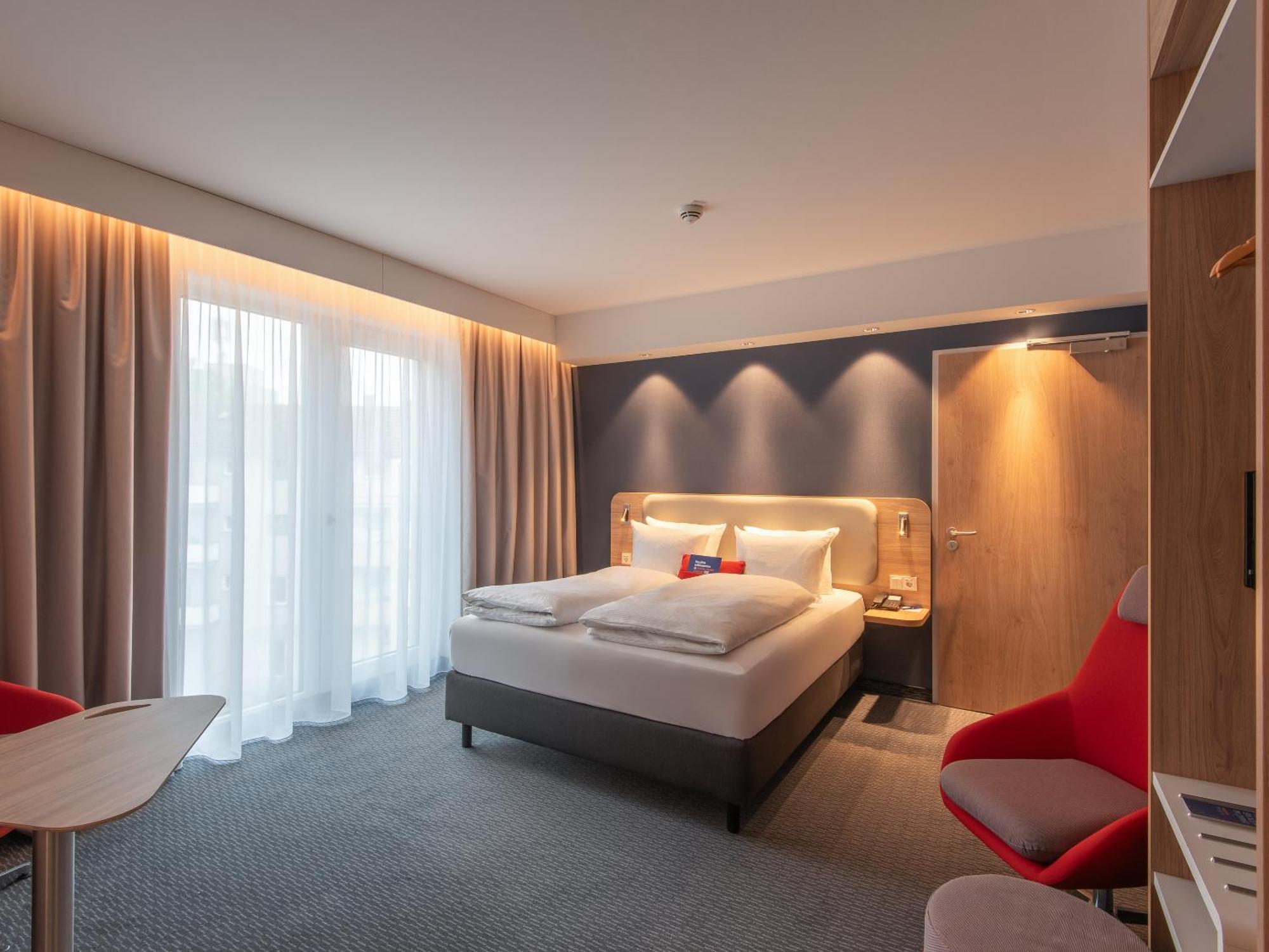 Holiday Inn Express Heilbronn By Ihg Bagian luar foto
