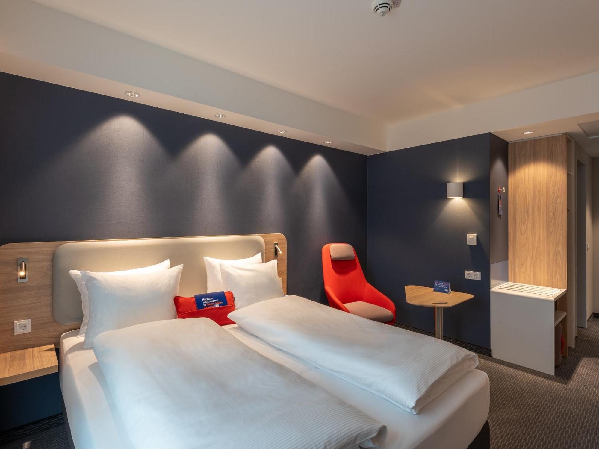 Holiday Inn Express Heilbronn By Ihg Bagian luar foto