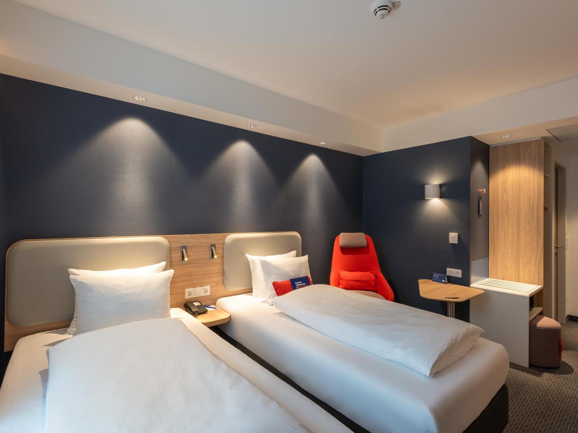Holiday Inn Express Heilbronn By Ihg Bagian luar foto