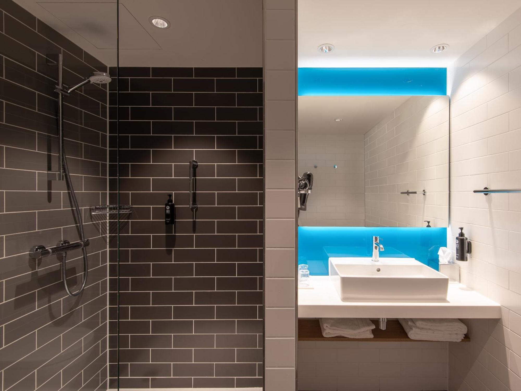 Holiday Inn Express Heilbronn By Ihg Bagian luar foto