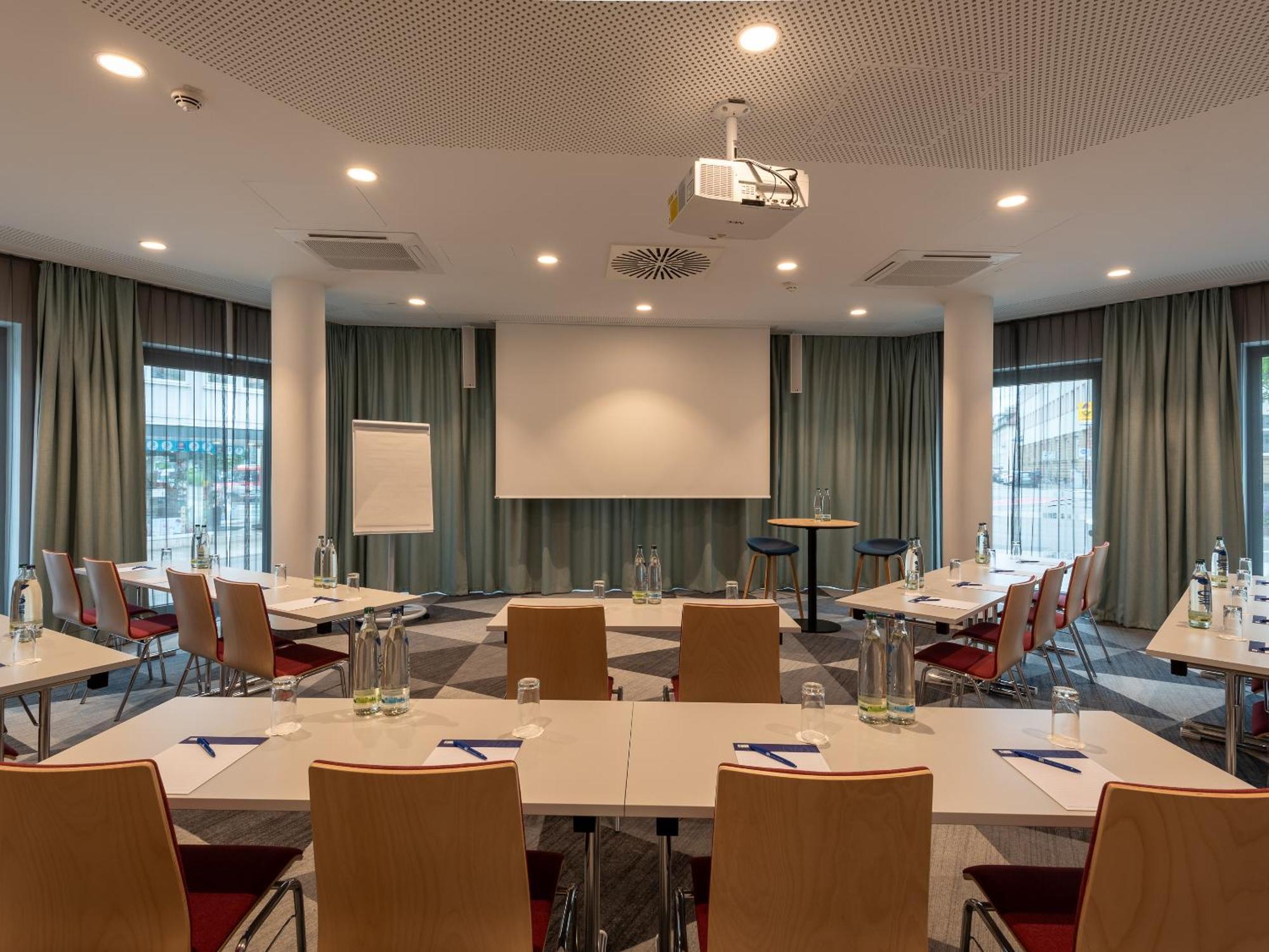 Holiday Inn Express Heilbronn By Ihg Bagian luar foto