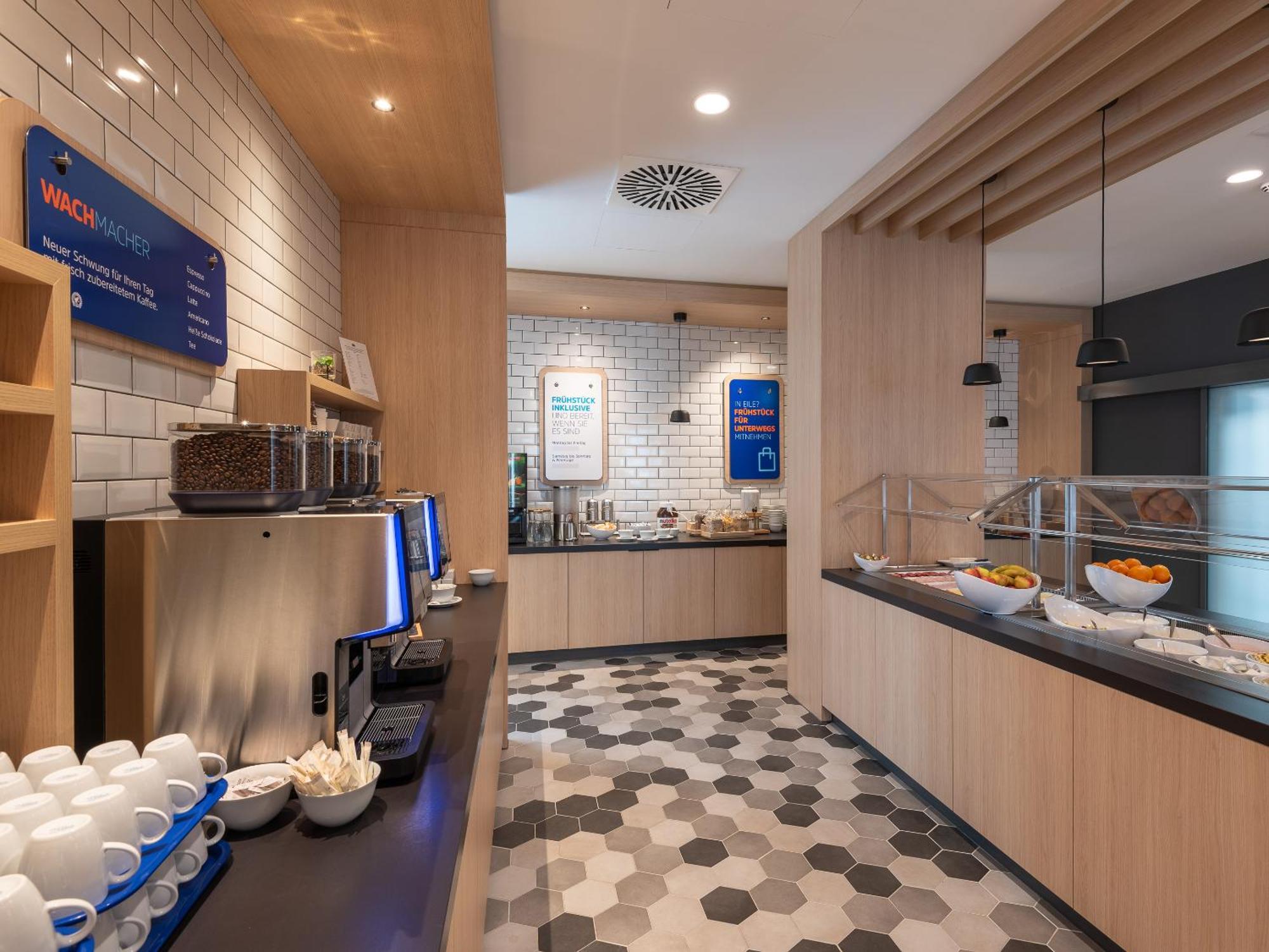 Holiday Inn Express Heilbronn By Ihg Bagian luar foto