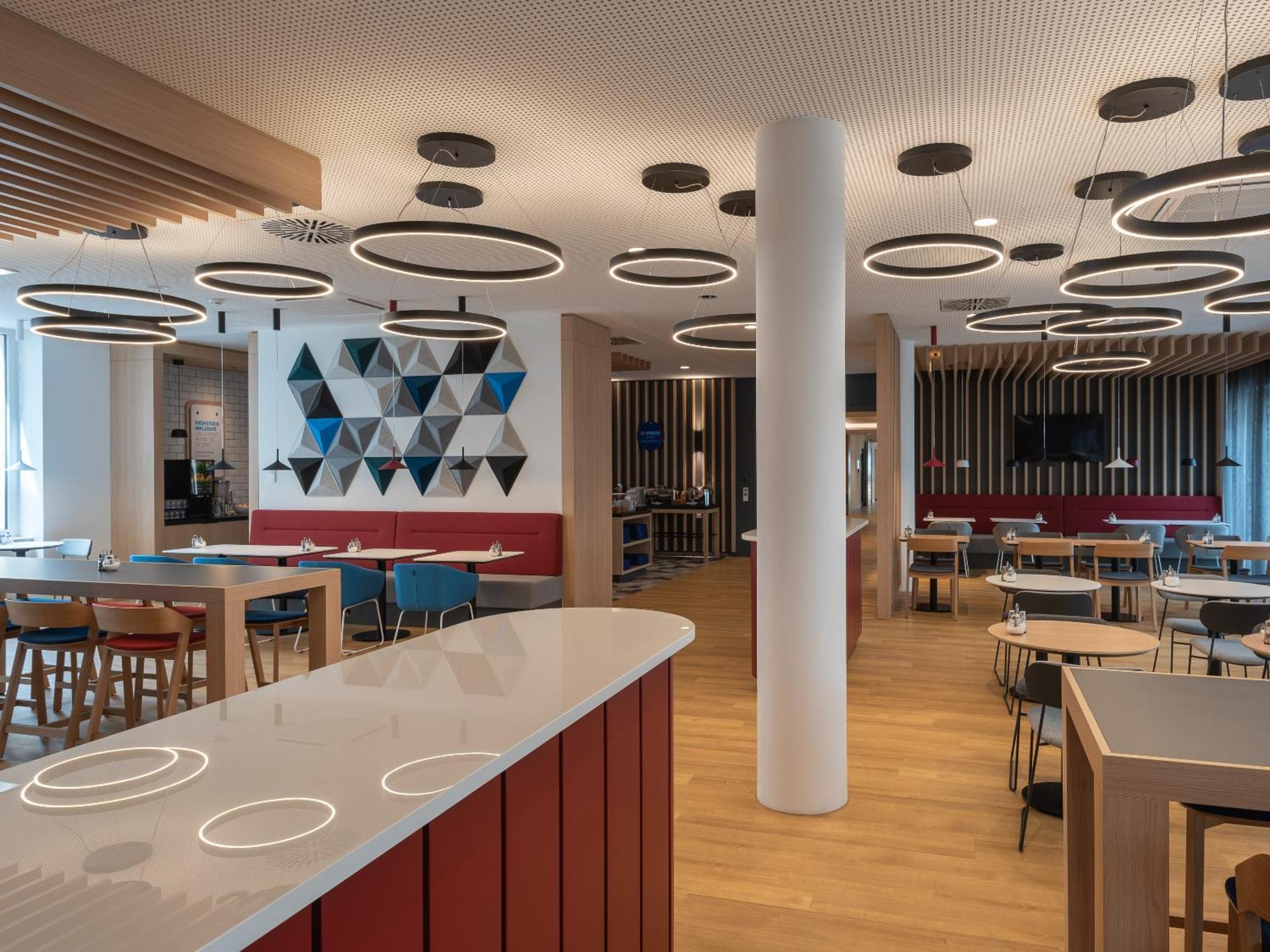 Holiday Inn Express Heilbronn By Ihg Bagian luar foto