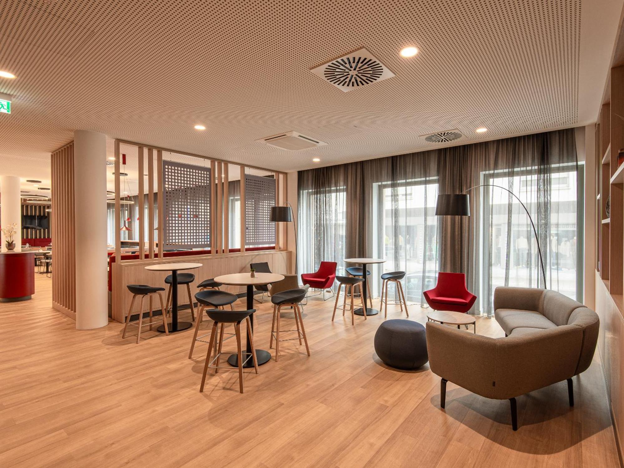 Holiday Inn Express Heilbronn By Ihg Bagian luar foto